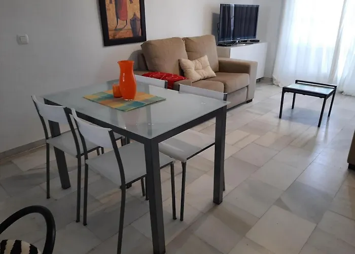 Puerto De La Duquesa Beach Apartment