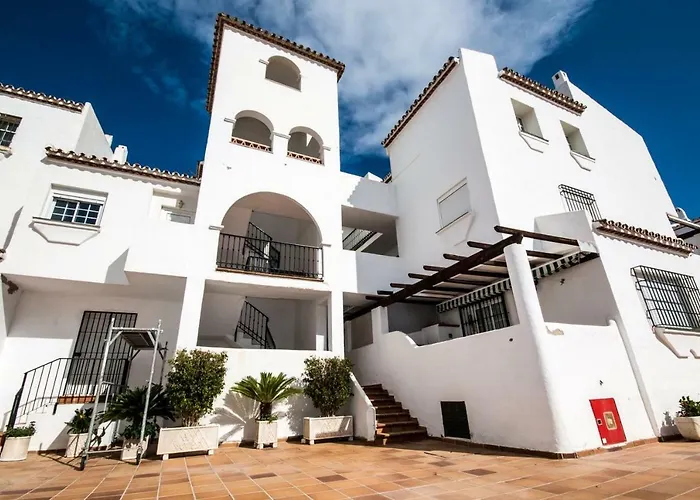 Puerto De La Duquesa Beach Apartment