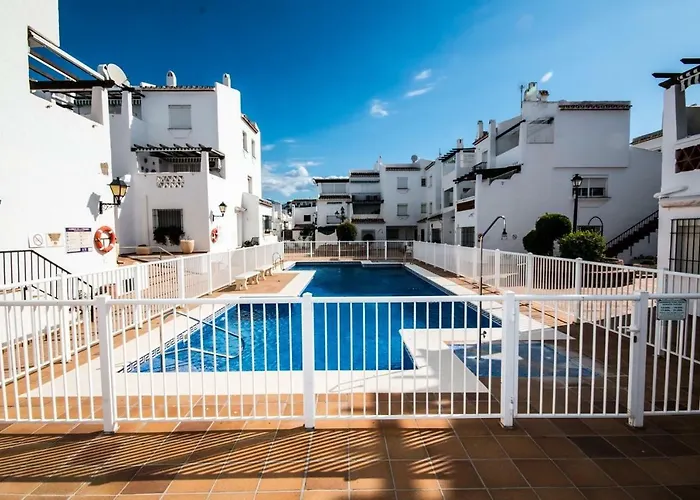 Puerto De La Duquesa Beach Apartment
